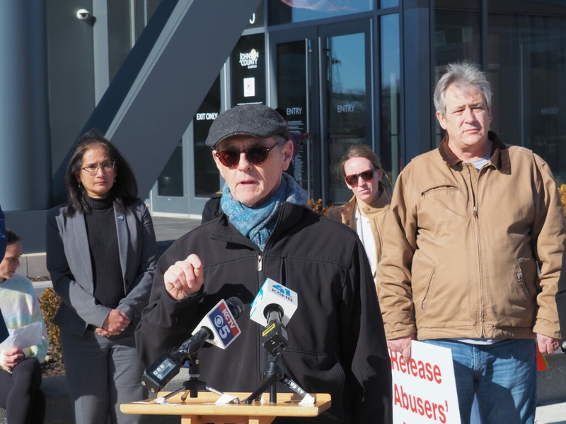 David Clohessy, representing Survivors Network of those Abused by Priests, urged Attorney General Kris Kobach to release the full KBI report of a four-year investigation of Catholic clergy abuse. He joined others in Olathe to also urge elimination of the statute of limitations on civil and criminal action tied to alleged abusers. (Tim Carpenter/Kansas Reflectdor)